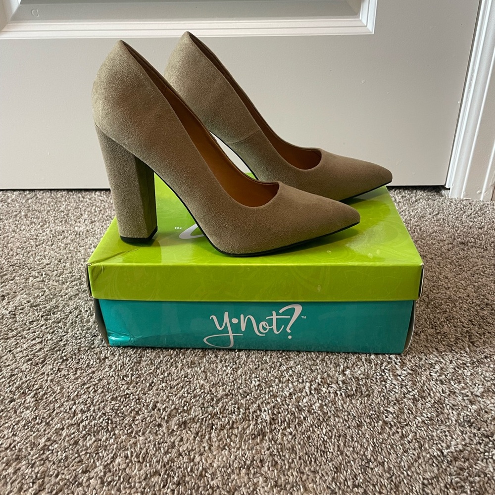 Women's Tan Suede Heels
